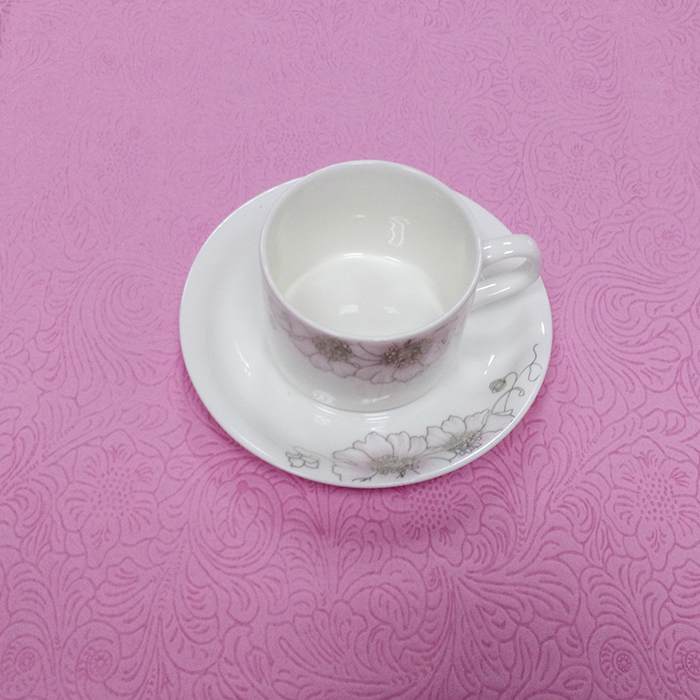 Disposable dining table covers