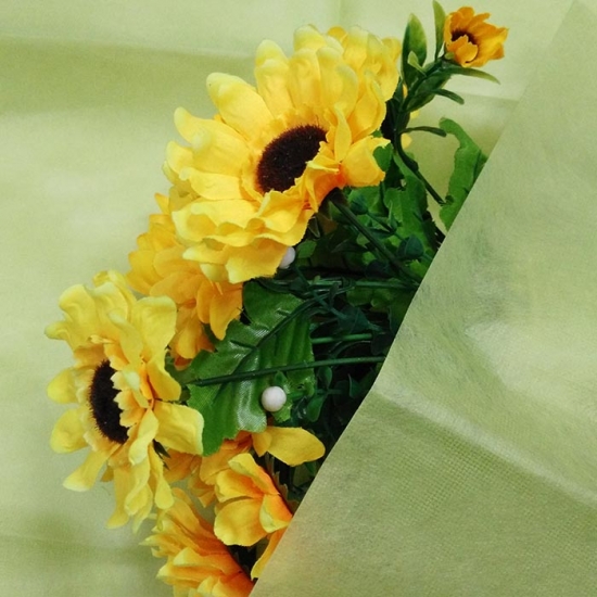 Nonwoven packaging of flowers
