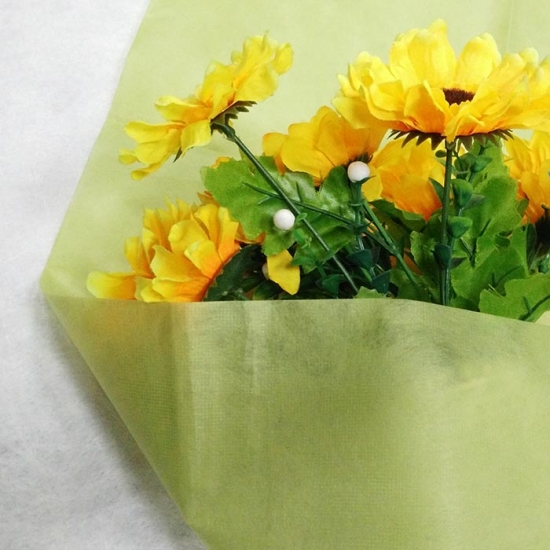 Nonwoven packaging of flowers